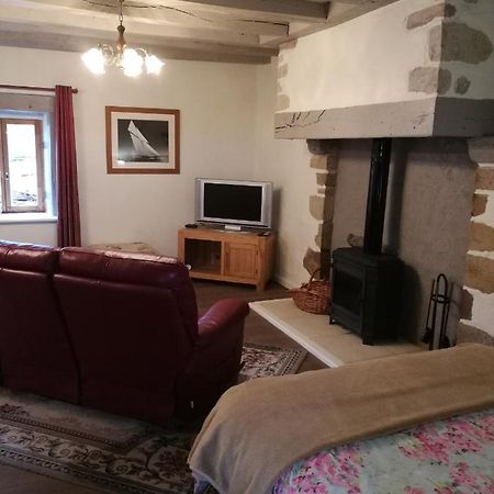 Bed and Breakfast Chez Pastuso Brigueil-le-Chantre Екстер'єр фото