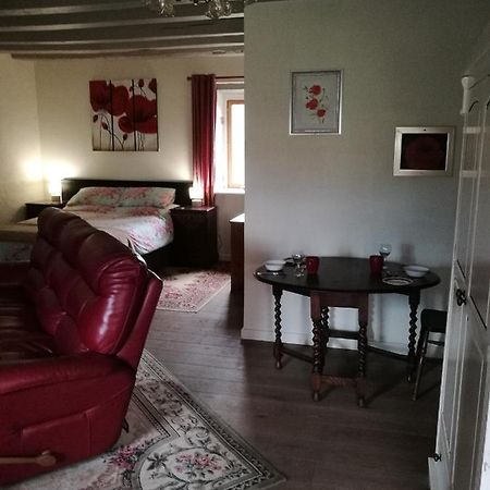 Bed and Breakfast Chez Pastuso Brigueil-le-Chantre Екстер'єр фото